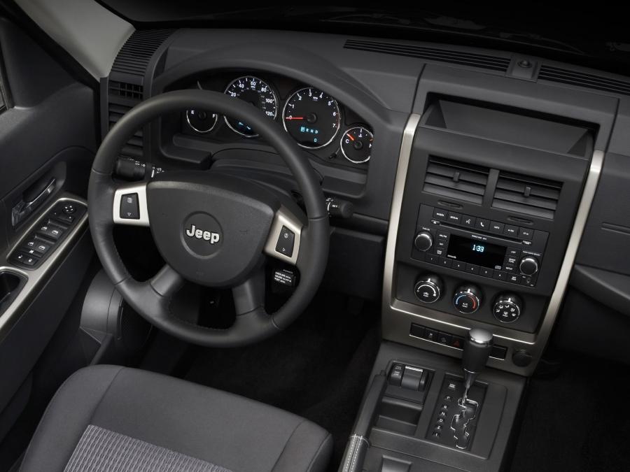  Jeep Liberty Renegade 2010 года  (фото 6 из 13)